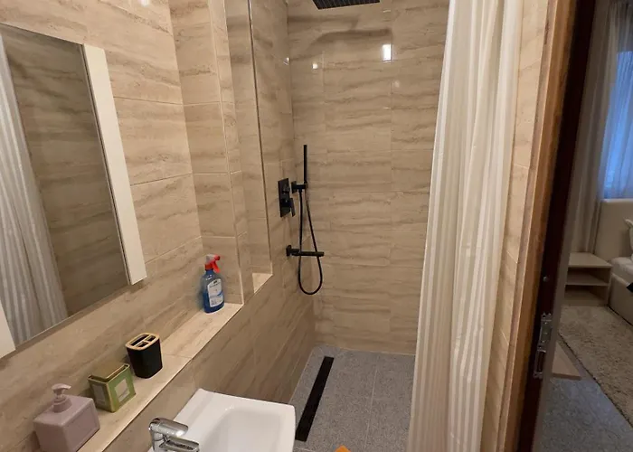 شقة - & 3br Near كونستانتا