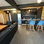 - & 3br Near Apartment *