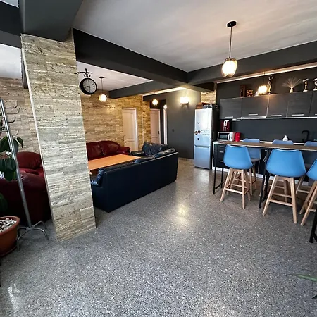 - & 3br Near