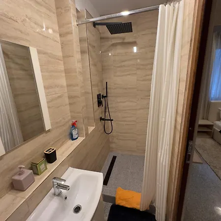 شقة - & 3br Near كونستانتا