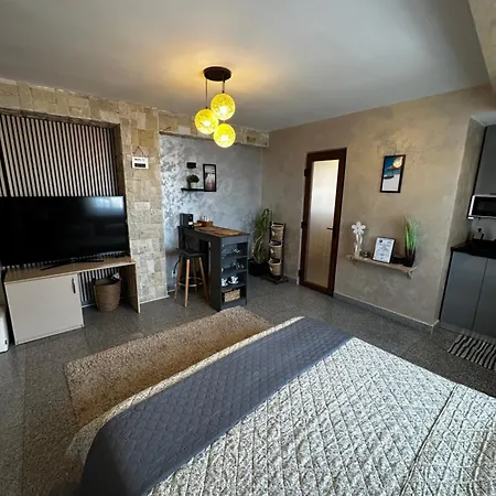 شقة - & 3br Near *