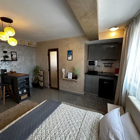 - & 3br Near Apartment