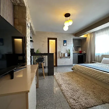 Apartment - & 3br Near