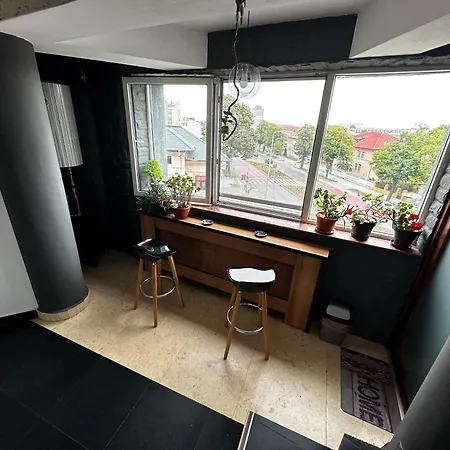 - & 3br Near